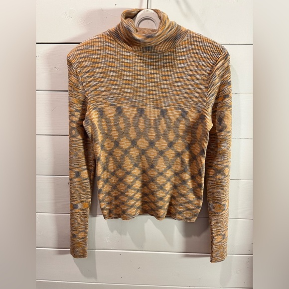 ❣️🧡URBAN OUTFITTERS - L - Geometric Turtleneck Top (NWOT) - Picture 1 of 8